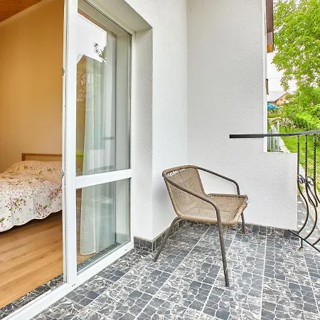 Private Apartment *
